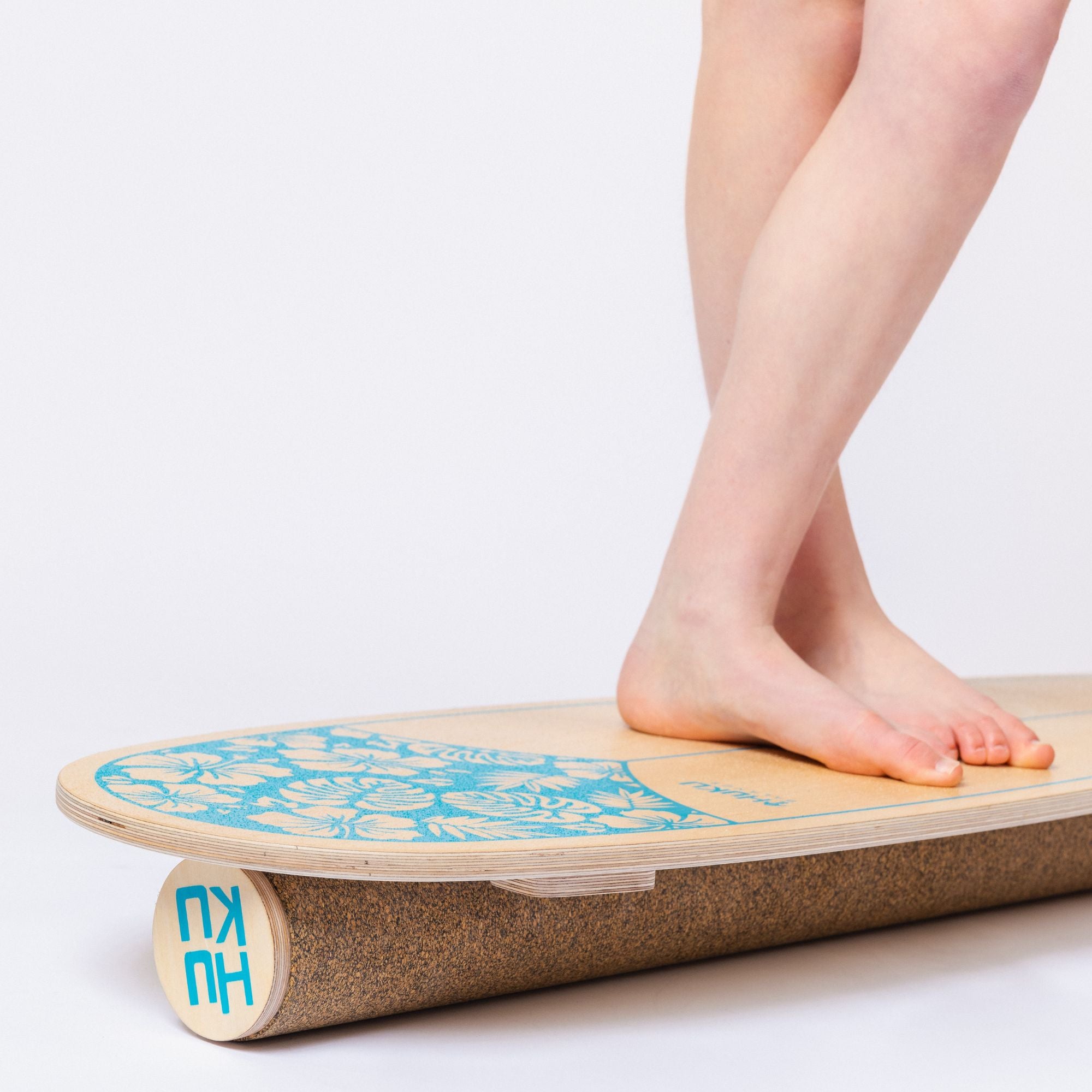 Huku Nalu Balance Board - practise your cross-stepping. For surfers, snowboarders, and who use a heel-to-toe movement.